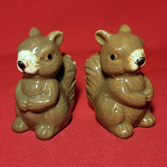 Vintage Squirrel Ceramic Glazed Salt and Pepper Shakers Set of 2 - Picture 2 of 10